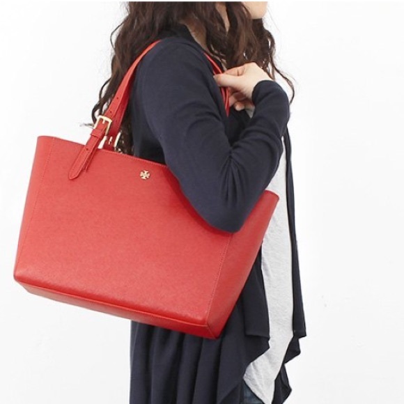 tory burch buckle tote